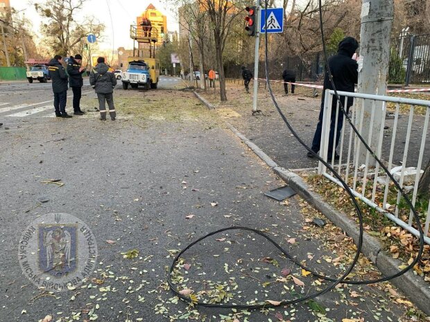 Пошкодження дороги, будівель та ЛЕП - у КМВА розповіли про наслідки падіння уламків