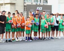 У Києві на Контрактовій площі пройшов відкритий урок баскетболу