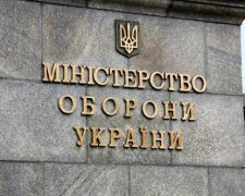 Міністр оборони від Зеленського: посаду може обійняти протеже Коломойського без погонів