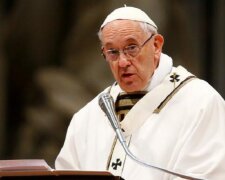 Несподівана заява: Папа Римський назвав секс і смачну їжу божественним задоволенням