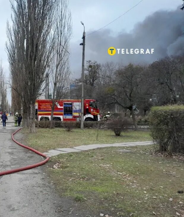 Під ракетний удар потрапило підприємство у Києві