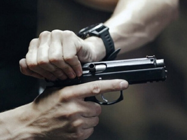 П’яний поліцейський влаштував в Києві стрілянину: двоє поранених