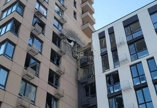 Київ знову обстріляли окупанти: пошкоджено торговий центр, багатоповерхівки та приватний сектор
