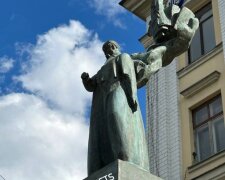 Замість бюста Пушкіну на Печерську біля НТУ встановили пам’ятник Тарасу Шевченку