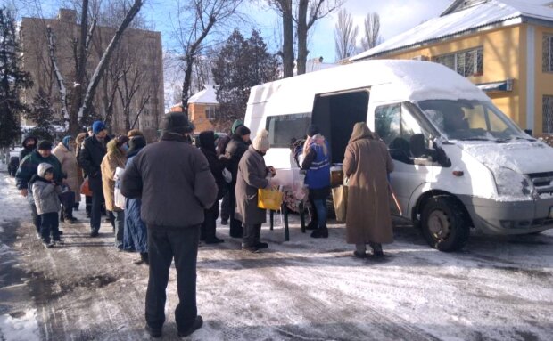 У Дніпровському районі роздають гарячі обіди малозабезпеченим та бездомним