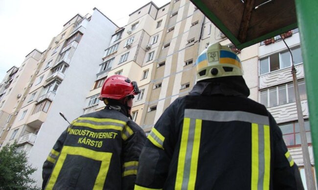 Будинок на Позняках захищають від мародерів та обстежують експерти