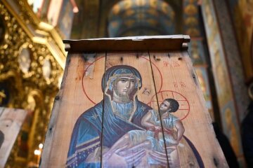 У Києво-Печерській лаврі 9 травня презентують мистецький проєкт «Ікони на ящиках з-під набоїв»