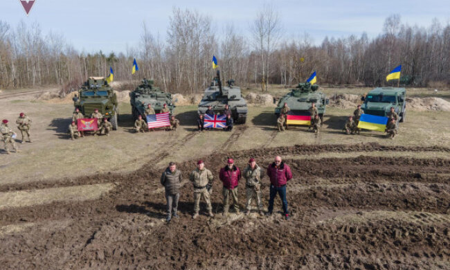 Challenger, Stryker, Marder і не тільки: Резніков показав нову техніку для підрозділів десантників