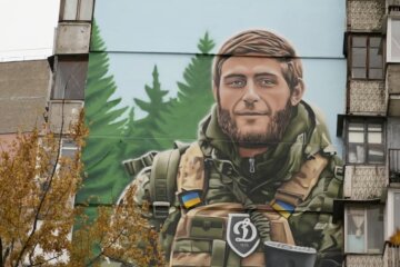 У Києві на честь полеглого військовослужбовця "Азову" та вболівальника "Динамо" відкрили мурал