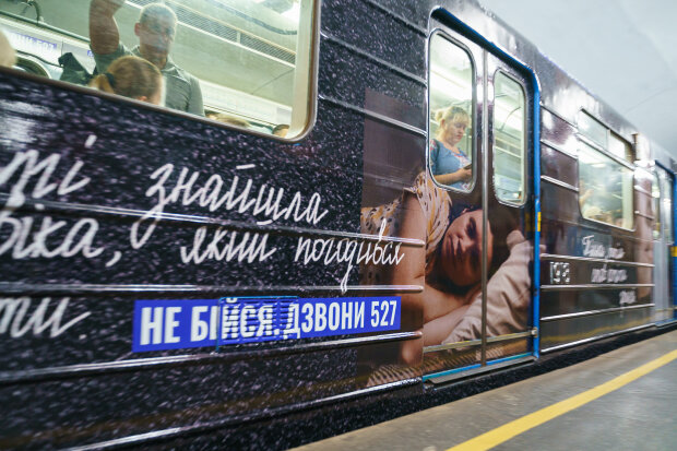 У київському метро запустили поїзд з історіями постраждалих від торгівлі людьми та експлуатації