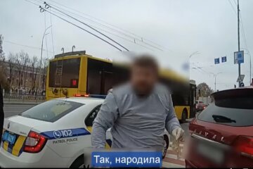 Киянка народила дитину в машині (відео)