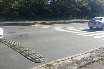 У Києві на Білицькій провалився асфальт