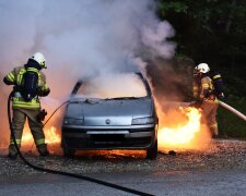 Чоловік навмисно підпалив авто на Хрещатику (фото)