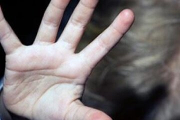 Мама жорстоко вбила свою дворічну доньку в Києві