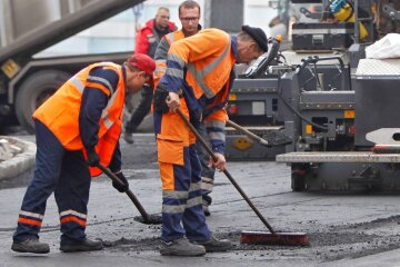 Дорожні роботи на Подолі: на трьох жвавих вулицях району обмежать рух транспорту