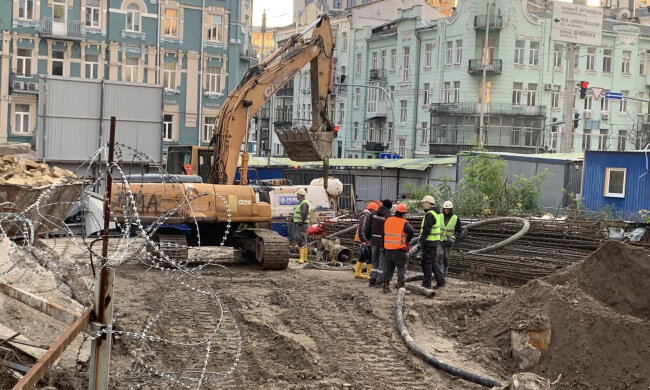 Біля "Будинку з мухами" знову розпочали заборонені будівельні роботи, що загрожують знищенню пам'ятки