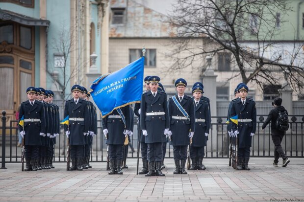 Нова традиція в Києві: почесна варта під стінами Парламенту