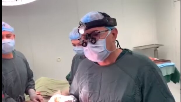 У Києві вперше зробили трансплантацію серця (відео)