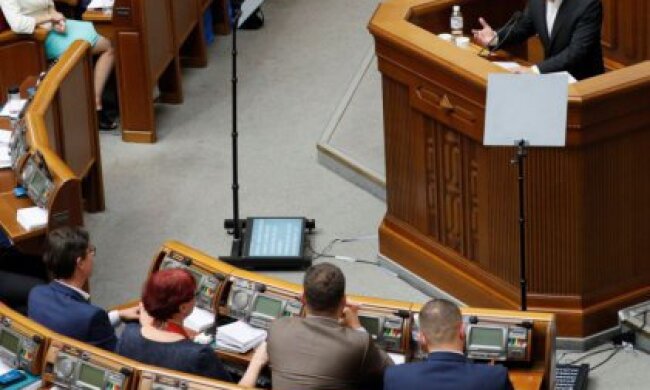 “Не заздрю Нестору Івановичу” – мережі оцінюють доторканність нардепів