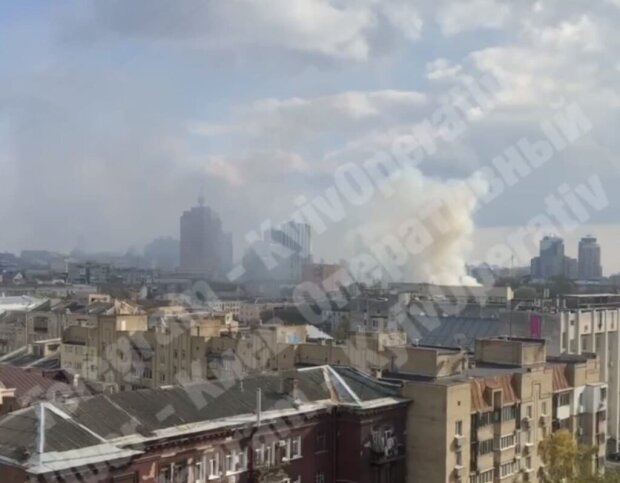 У Києві горить будівля інституту урології (відео)
