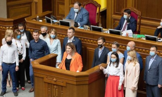 Несогласным депутатам из Голоса логичнее было бы сдать мандат, чем выходить из партии, – эксперт