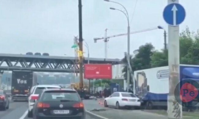 Хмари та дощ не завада: Ірина Верещук другий день літає над Києвом