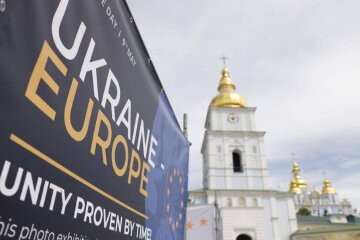 «Єдність, перевірена часом»: на Михайлівській площі презентували масштабну фотовиставку про європейську підтримку України
