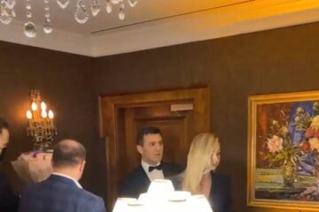 Поліція розслідує справу про вечірку, яку нардеп організував в порушення карантину