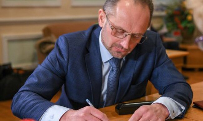 Зеленський знайшов Безсмертному місце у “Мінську”
