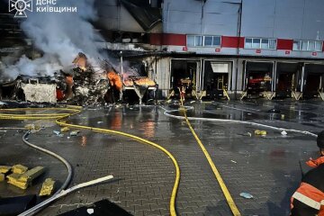 Масована атака на Київщину: постраждали люди, пошкоджені будинки та склади в п’яти районах