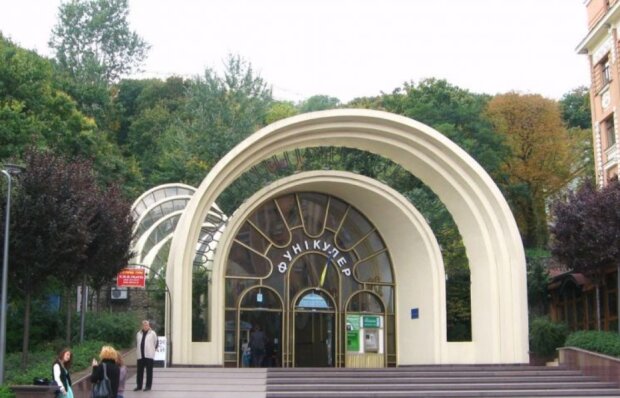 У Києві витратять 1,5 млн на ремонт нижньої станції фунікулера