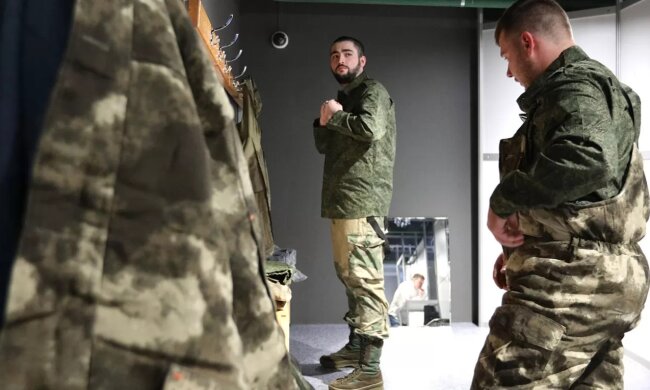 Мобілізованим росіянам видали екіпіровку, що “рветься по швах”. У відповідь на скарги їм сказали купити іншу за свої гроші (відео)