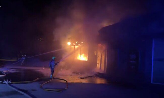 У Києві під час комендантської години горів нічний клуб