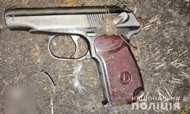 На Київщині чоловік стріляв по правоохоронцям