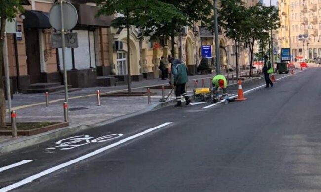 В центрі Києва тривають дорожні роботи: як оновили вулицю Пушкінську (фото)