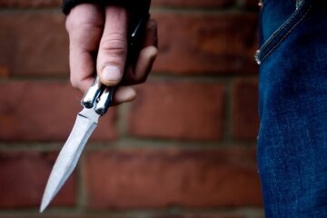 У Києві пішохід встромив ніж у спину водія іномарки