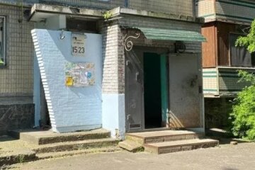 У сміттєзбірники на Шулявці знайшли труп