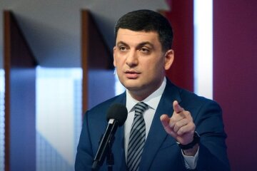 Гройсман закликає чиновників оприлюднювати декларації у Фейсбуці