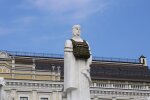 Княгиню Ольгу одягнули у 1-й український жіночий бронекостюм — це спроба привернути увагу до відсутності амуніції для військовослужбовиць