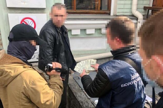 Співробітник київської поліції попався на великому хабарі