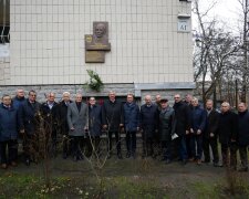 У столиці відкрили меморіальну дошку в будинку, де жив видатний вчений та президент НАНУ, Борис Патон