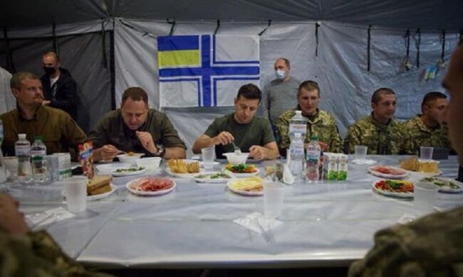 Скандальне фото обіду Зеленського та Єрмака на Донбасі: військовим не дали їжі (фото)