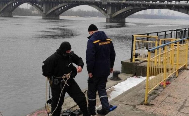 В Києві з річки дістали тіло людини