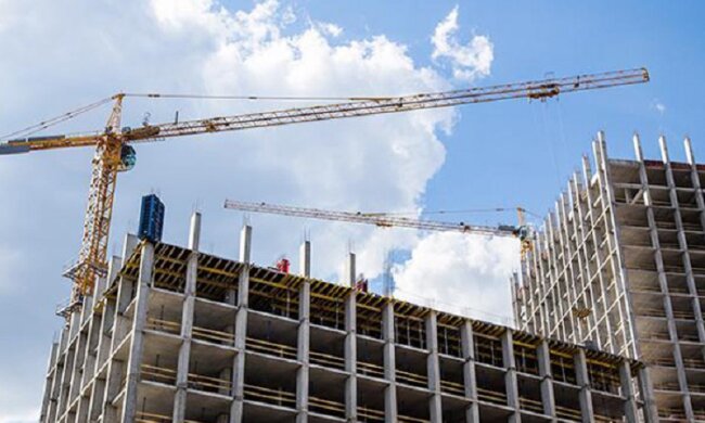 Суд зобов’язав забудовника знести зайві поверхи у новобудовах на Берковцях