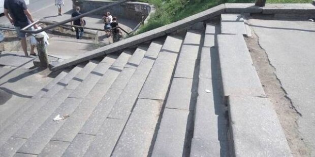Аварійні сходи відремонтують на проспекті Перемоги