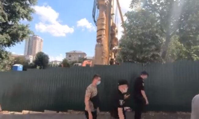 Скандальне будівництво на Гарматній біля стадіону Росток зупинили: КМДА