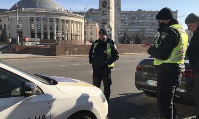 Поліцейський підробляв таксистом під час комендантської години, але отримав протокол про сумісництво