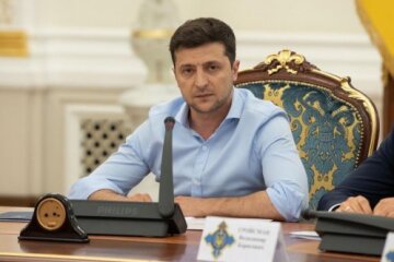 Зеленському порадили не мовчати