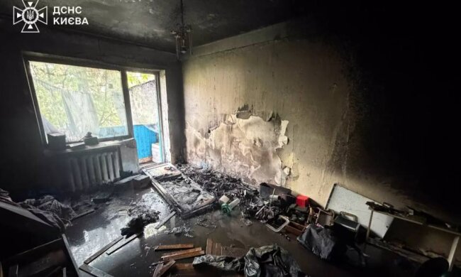 Вогонь на Метробудівській: рятувальники вивели дитину та дорослих із пастки