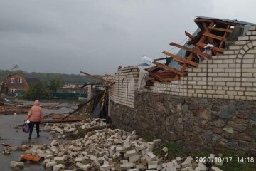 Кропивницьким промчав потужний торнадо, пошкоджено сотні осель (відео)